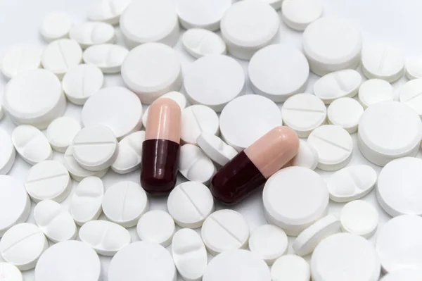 Voorgeschreven Medicijnen Pillen Tabletten Van Verschillende Kleuren Tussen Rood Donkergrijze — Stockfoto