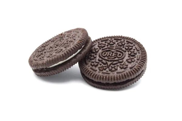 Печенье Oreo Изолированы Белом Фоне Бутерброд Шоколадное Печенье Сладким Кремом — стоковое фото