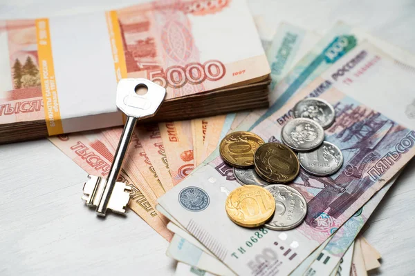 Anahtar, Rus rublesinin yanında duruyor.