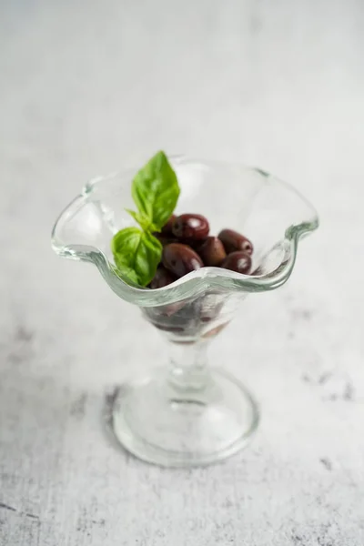 Cam kasede kestane rengi zeytin.