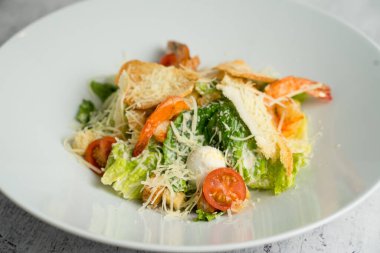 Tavuklu Sezar salatası