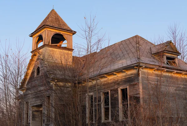 Vechea școală abandonată — Fotografie, imagine de stoc