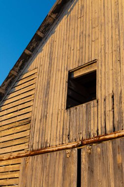 Orta batıdaki ahır.