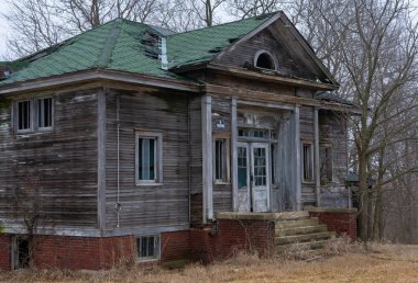 Terk Edilmiş Okul Evi