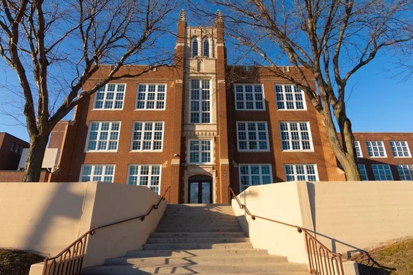 Entrée Latérale Extérieur École Brique Dans Midwest — Photo