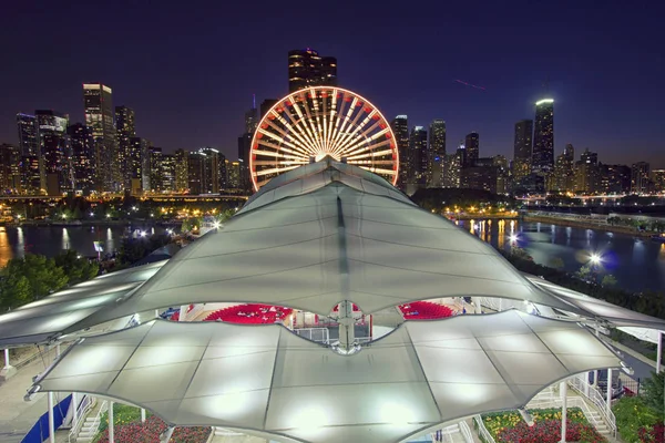 Chicago Big Wheel with Skyline, Чикаго, США — стоковое фото