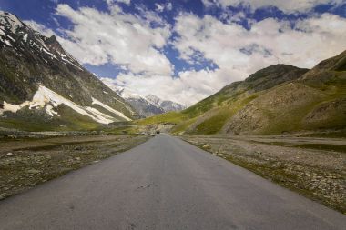 Leh Ladakh, Jammu ve Keşmir, Hindistan Nh1 düz yolda