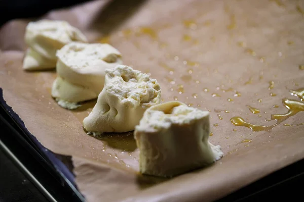 Cuocere Panini Domestici Con Formaggio Mettere Formaggio Pasta Rotoli — Foto Stock