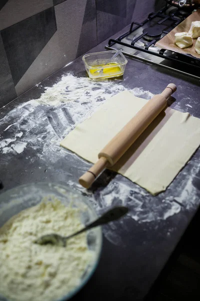 Cuocere Panini Domestici Con Formaggio Mettere Formaggio Pasta Rotoli — Foto Stock
