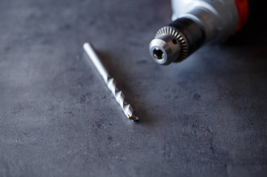 Delmek için somut matkap ucu