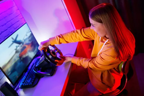 Girl Gamer Playing Racing Computer She Uses Steering Wheel Emotional — Stock Photo, Image