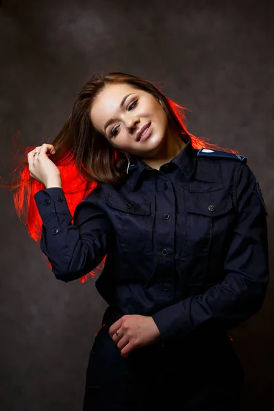 Retrato Una Hermosa Chica Uniforme Policía Posando Profesional —  Fotos de Stock