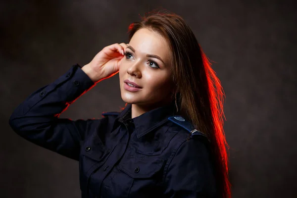 Портрет Красивої Дівчини Поліцейській Формі Професійне Позування — стокове фото