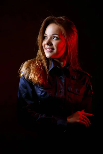 Retrato Una Hermosa Chica Uniforme Policía Posando Profesional —  Fotos de Stock