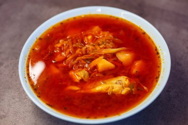 Ukrayna ulusal yemeği klasik kırmızı borsch.