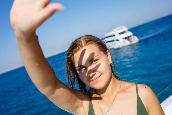 Girl Swimsuit Background Sea Bright Sun Shines Face Shadow Her — Stock Photo, Image