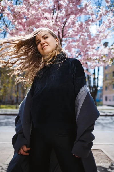 Young Slender Female Model Long Wavy Hair Dressed Gray Coat — Stock Photo, Image