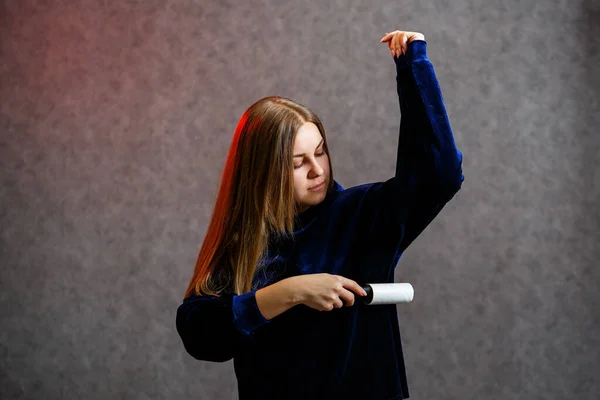 Girl Cleans Sweater Special Roller Adhesive Tape — Stock Photo, Image