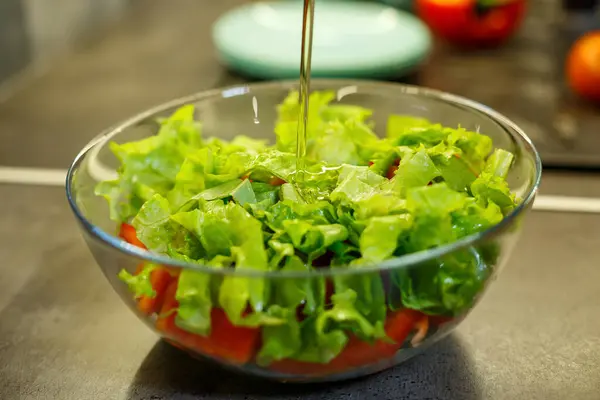 Ensalada Verduras Frescas Picadas Plato Para Una Chica Vegetariana —  Fotos de Stock