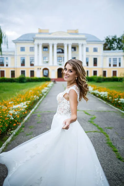 Beautiful Girl Bride White Dress Train Walk Turned Background Large — Stock Photo, Image