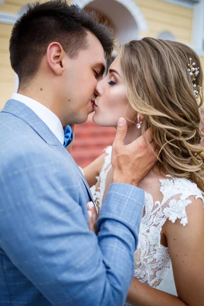 Junge Stilvolle Kerl Kostüm Des Bräutigams Und Der Braut Schöne — Stockfoto