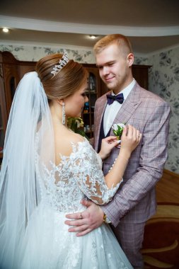 Gelin ve damadın düğün gününde ilk buluşması.