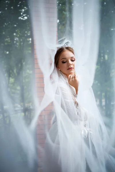 Bella Sposa Una Mattina Nozze Accappatoio Velo — Foto Stock