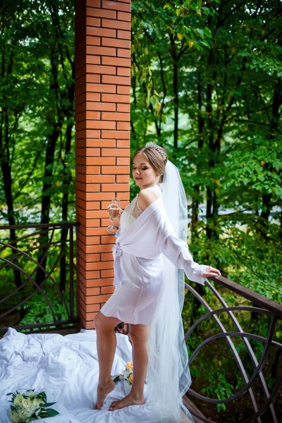 Beautiful Bride White Coat Balcony Drinks Champagne — Stock Photo, Image