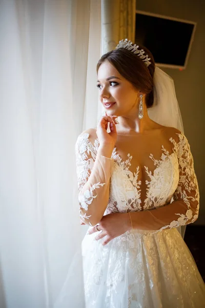 Sposa Veste Suo Abito Sposa Bianco — Foto Stock