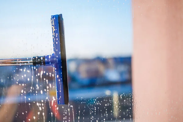 Brosse Nettoyage Des Fenêtres Grande Fenêtre Dans Immeuble Plusieurs Étages — Photo