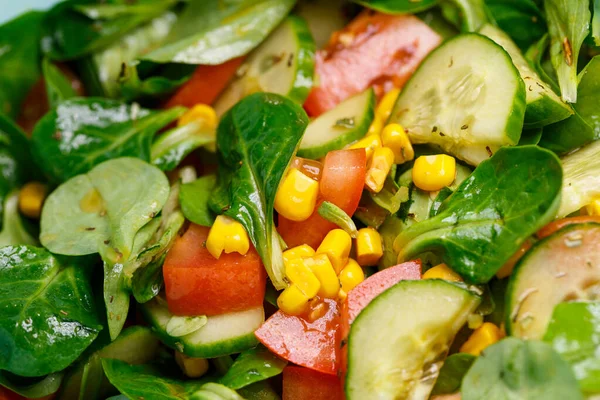 Espinafre Milho Tomate Salada Pepino Com Azeite Comida Uma Nutrição — Fotografia de Stock