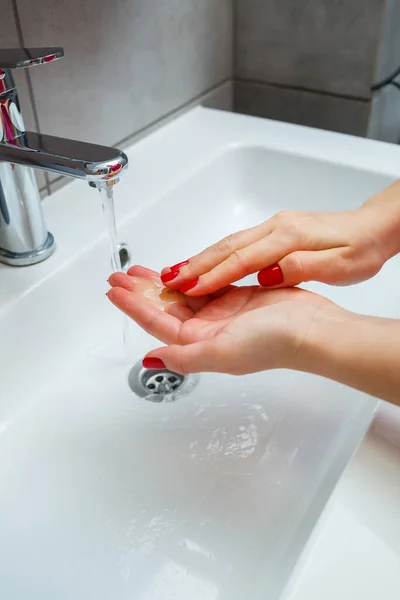 White Sink Silver Faucet Bathroom Gray Can Liquid Soap Hands — Stock Photo, Image