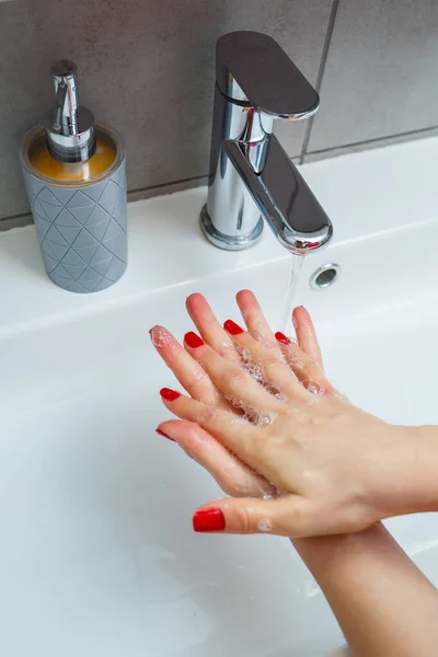 White Sink Silver Faucet Bathroom Gray Can Liquid Soap Hands — Stock Photo, Image