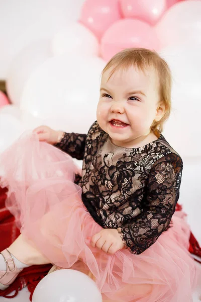 Foto Retrato Uma Menina Aniversário Ano Idade Vestido Rosa Com — Fotografia de Stock