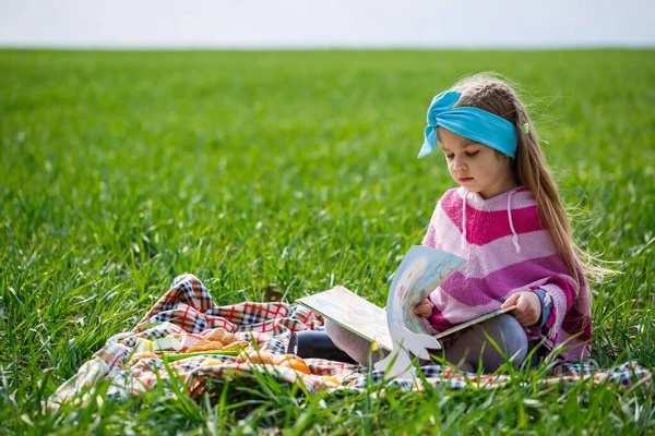 Little Girl Child Sits Bedspread Reads Book Fairy Tale Green — Stock Photo, Image