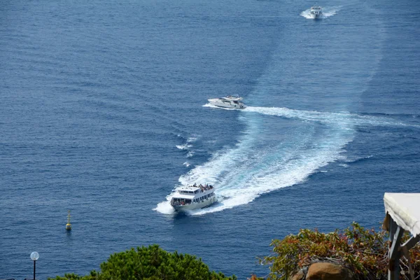Passenger boats nearby Riomaggiore city — Stock Photo, Image