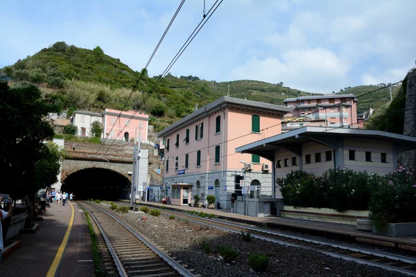 Järnvägsstationen i Riomaggiore city — Stockfoto