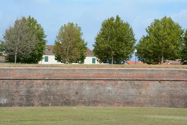 Mur défensif à Lucques en Italie — Photo