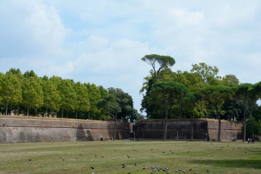 İtalya Lucca'da Savunma duvarları