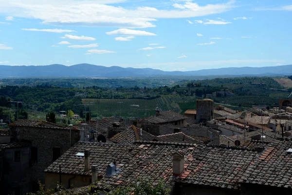 Viev κορμοί του San Gimignano και το γύρω τοπίο. — Φωτογραφία Αρχείου