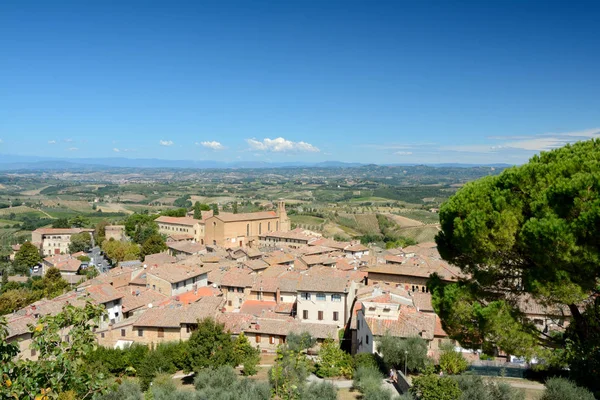 Viev de San Gimignano y el paisaje circundante . —  Fotos de Stock