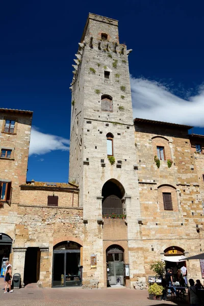 Edificios en la ciudad de San Gimignano en Toscana, Italia . — Foto de Stock