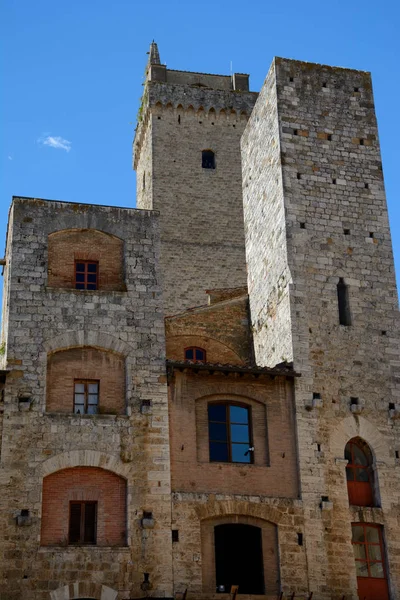 Byggnader i staden San Gimignano i Toscana, Italien. — Stockfoto