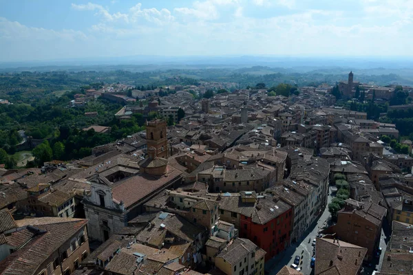 Vue aérienne de la ville de Sienne en Toscane, Italie . — Photo