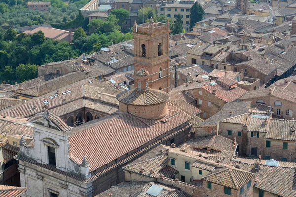 Vue aérienne de la ville de Sienne en Toscane, Italie . — Photo