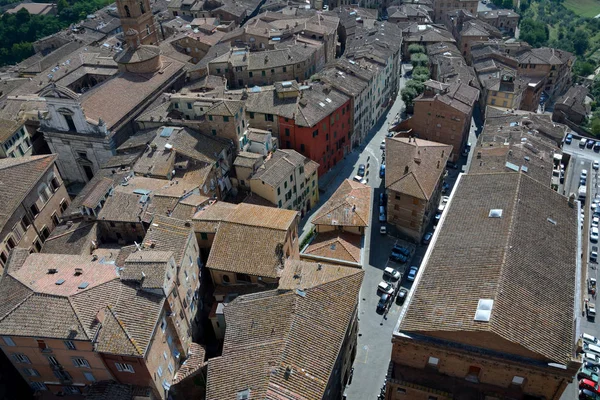 Vue aérienne de la ville de Sienne en Toscane, Italie . — Photo