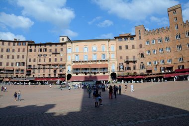 Piazza del Campo Meydanı Toskana İtalya Ortaçağ Siena şehrinde.