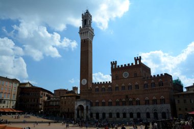 Piazza del Campo Meydanı Toskana İtalya Ortaçağ Siena şehrinde.
