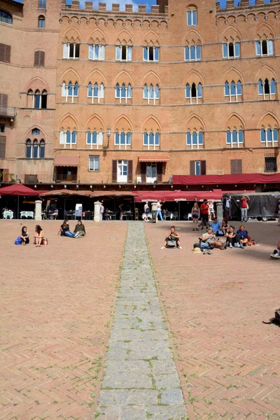 Plaza del Campo en la ciudad medieval de Siena en Toscana Italia . — Foto de Stock