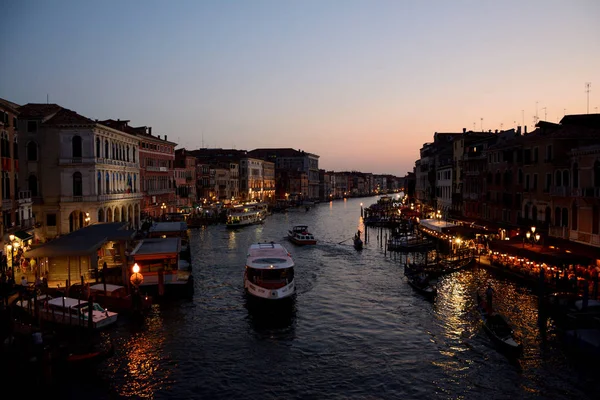 Éjszakai kilátás a Grand Canal, Velence, Olaszország — Stock Fotó